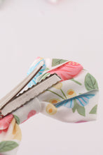 Load image into Gallery viewer, Floral print hair bow
